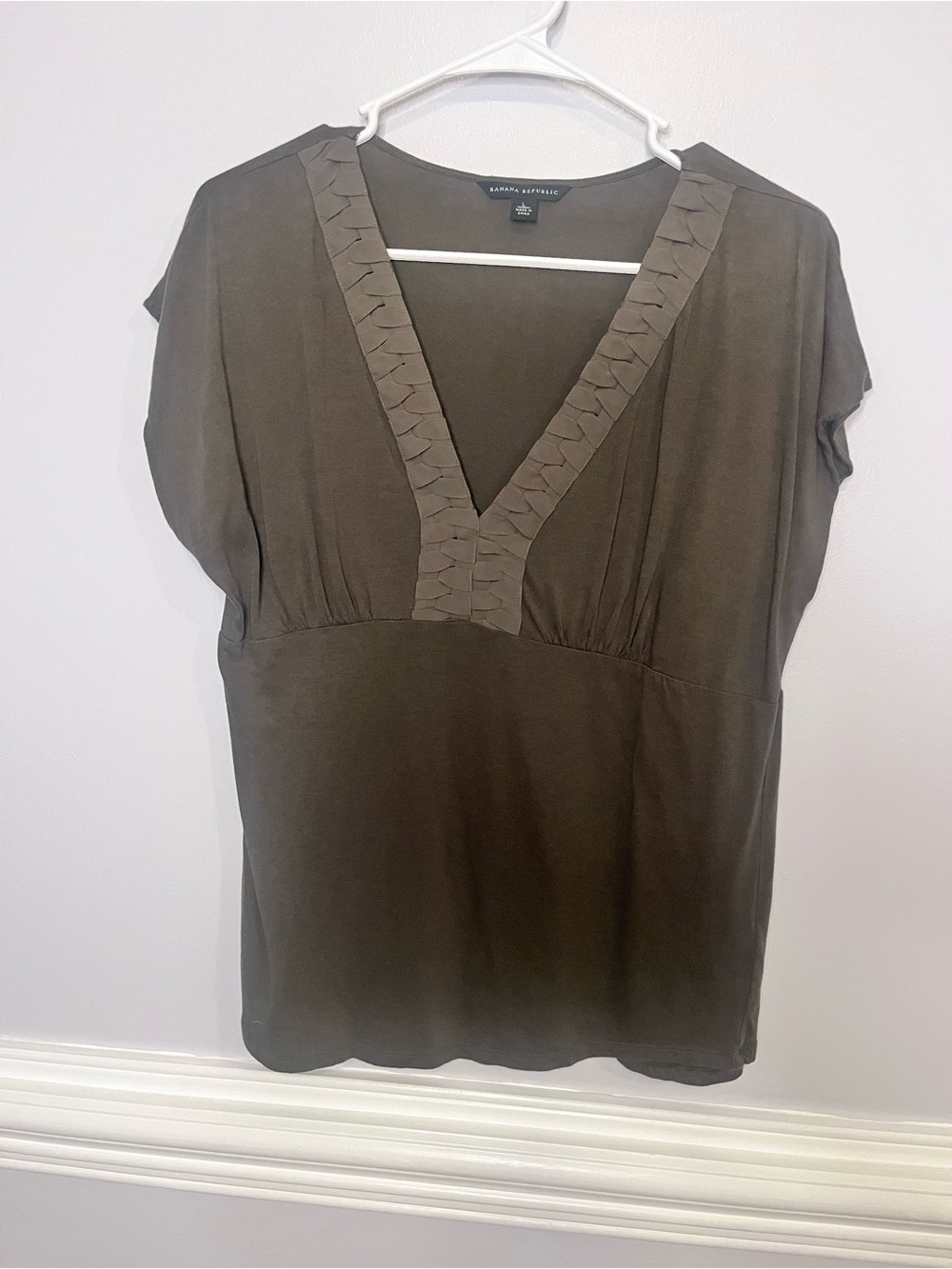 Banana Republic Olive Green V-Neck Short Sleeve Blouse